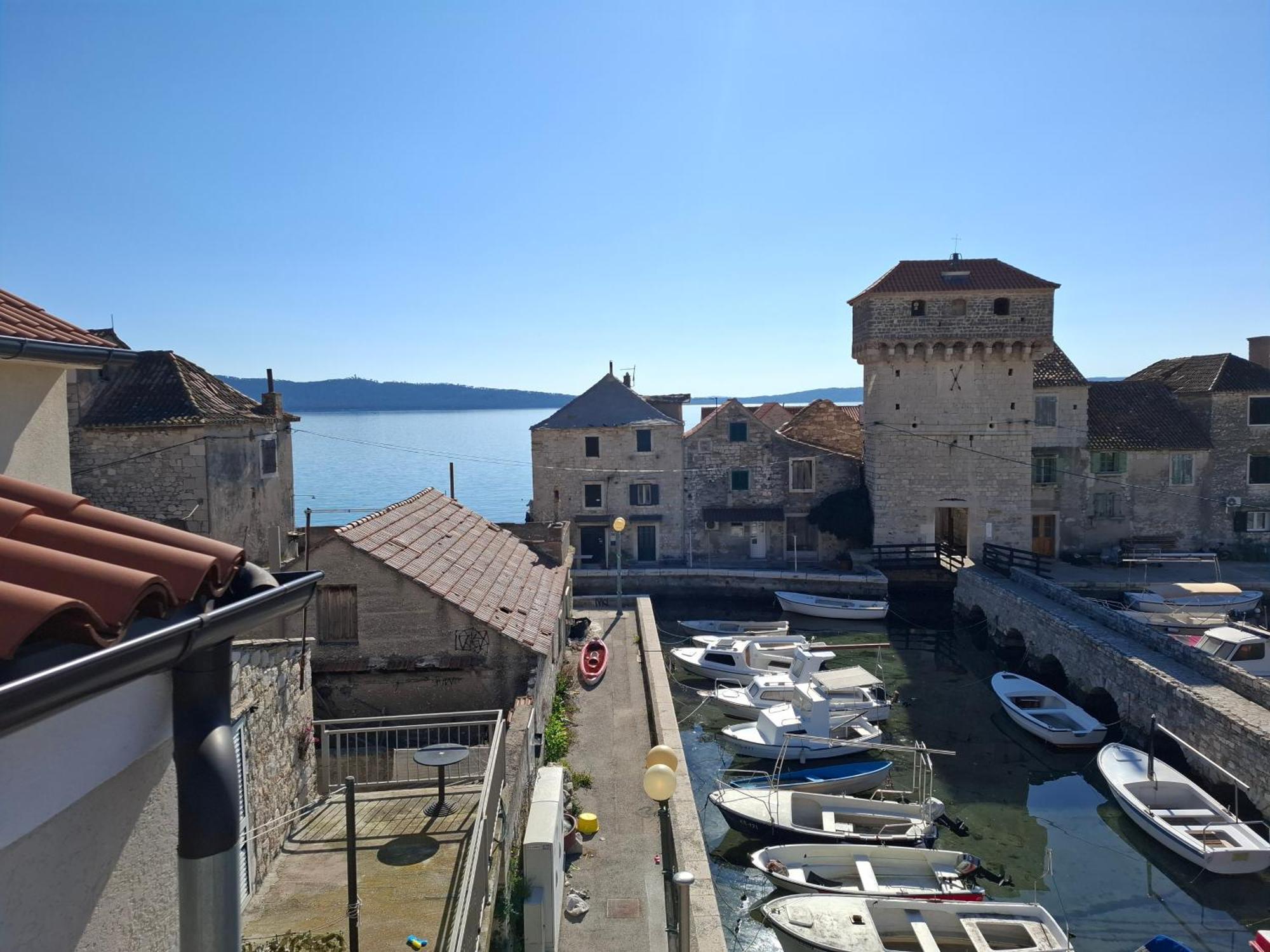Apartment Kastilac Kaštela Екстериор снимка